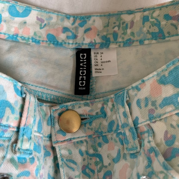 Pastel leopard high waisted cutoffs size XS - Picture 2 of 4